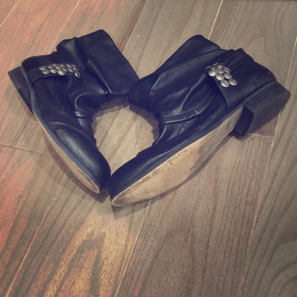 ZIGI SOHO SUSPECT BOOTS - SIZE 8.5 WOMENS